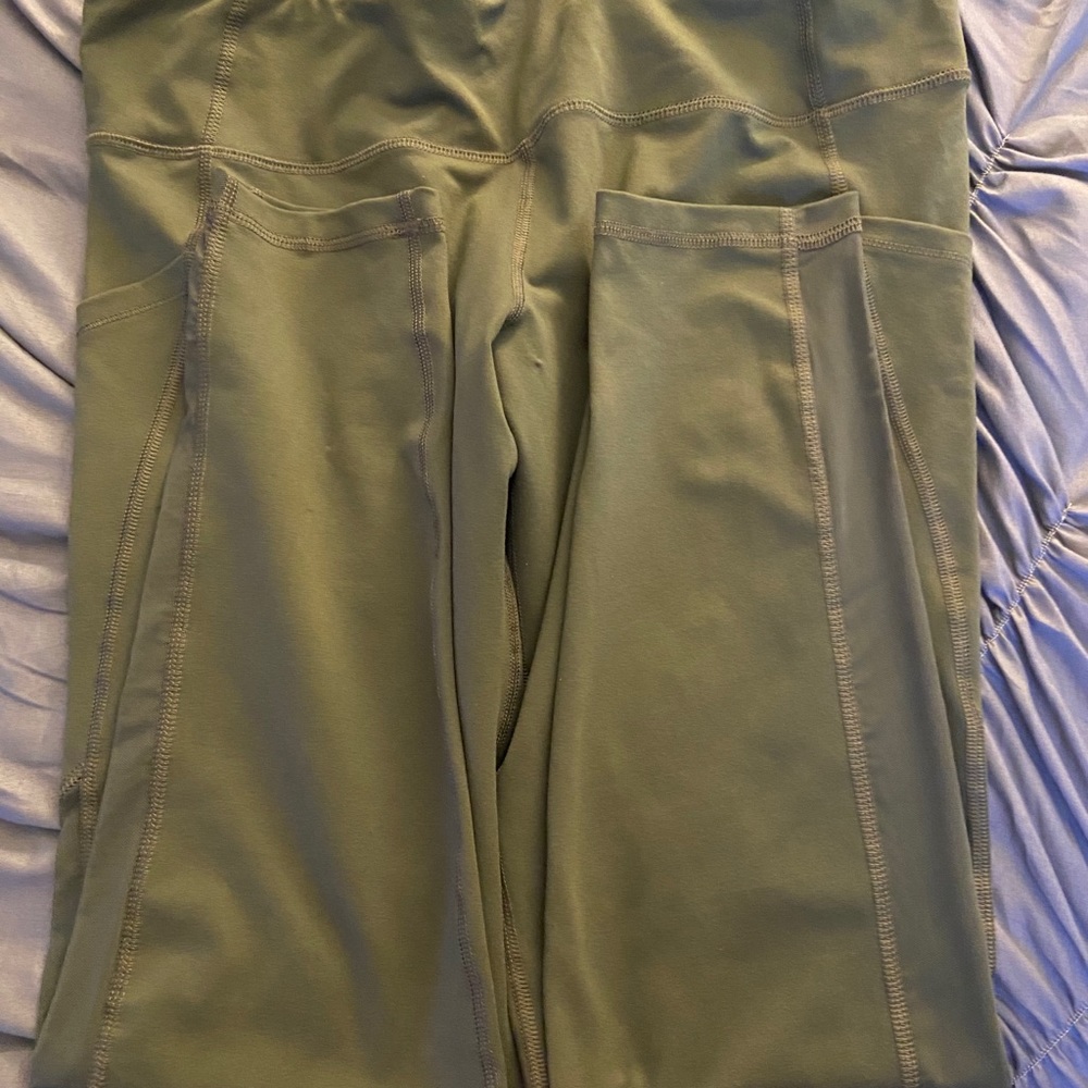Women’s athletic pants